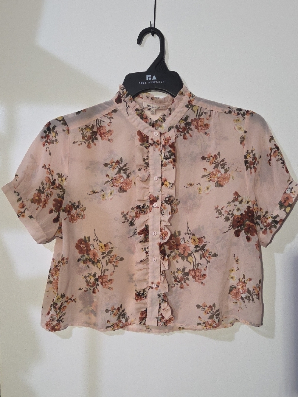 Cropped Ruffle Button-Up Blouse - Light Pink Floral
